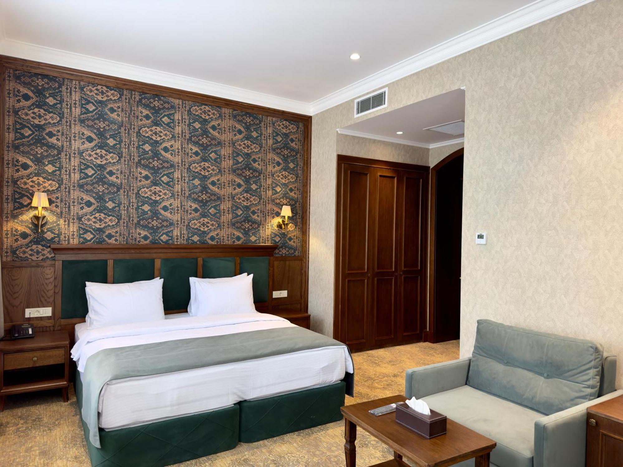Midway Otel