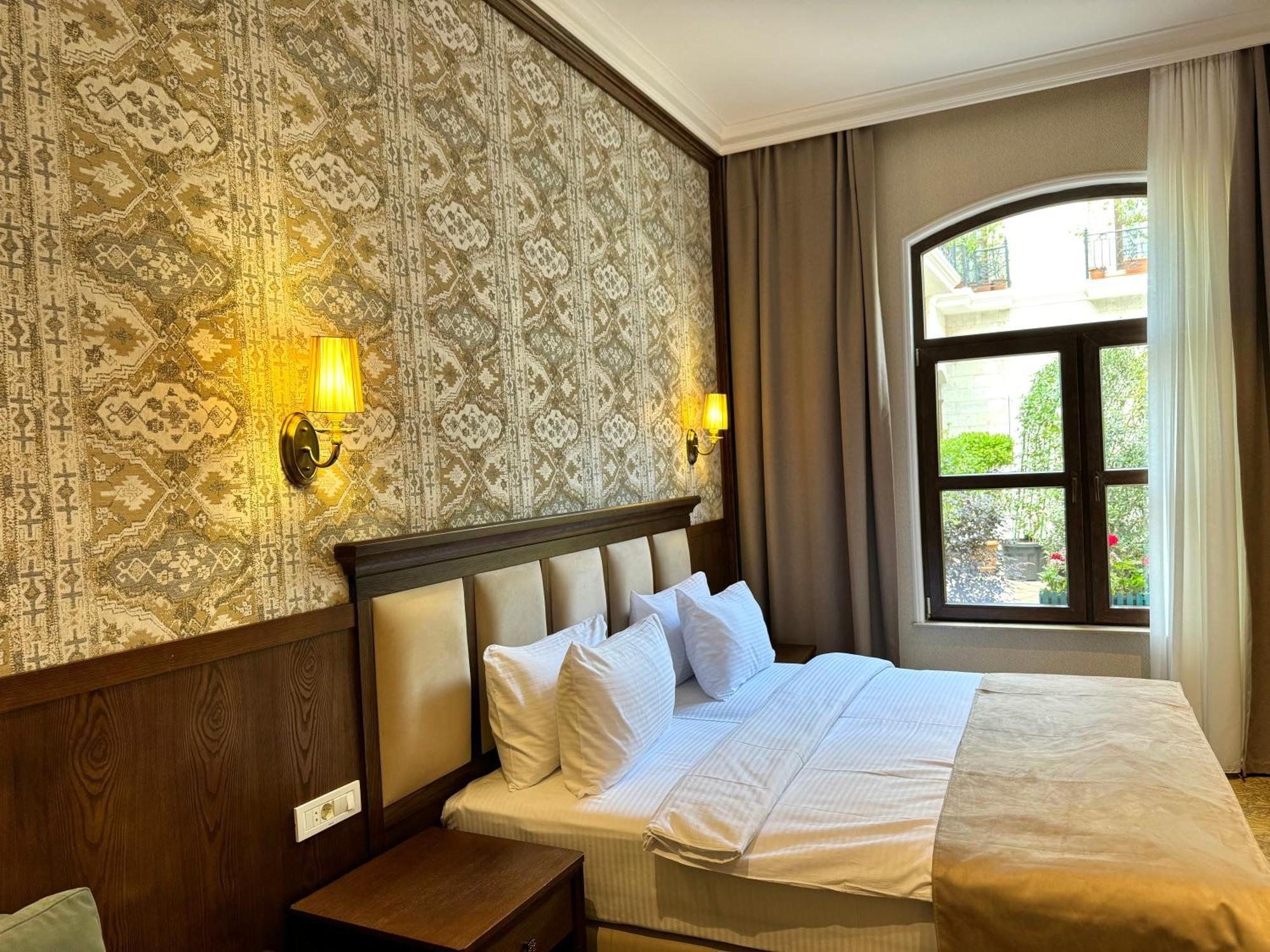 Midway Otel Bakü
