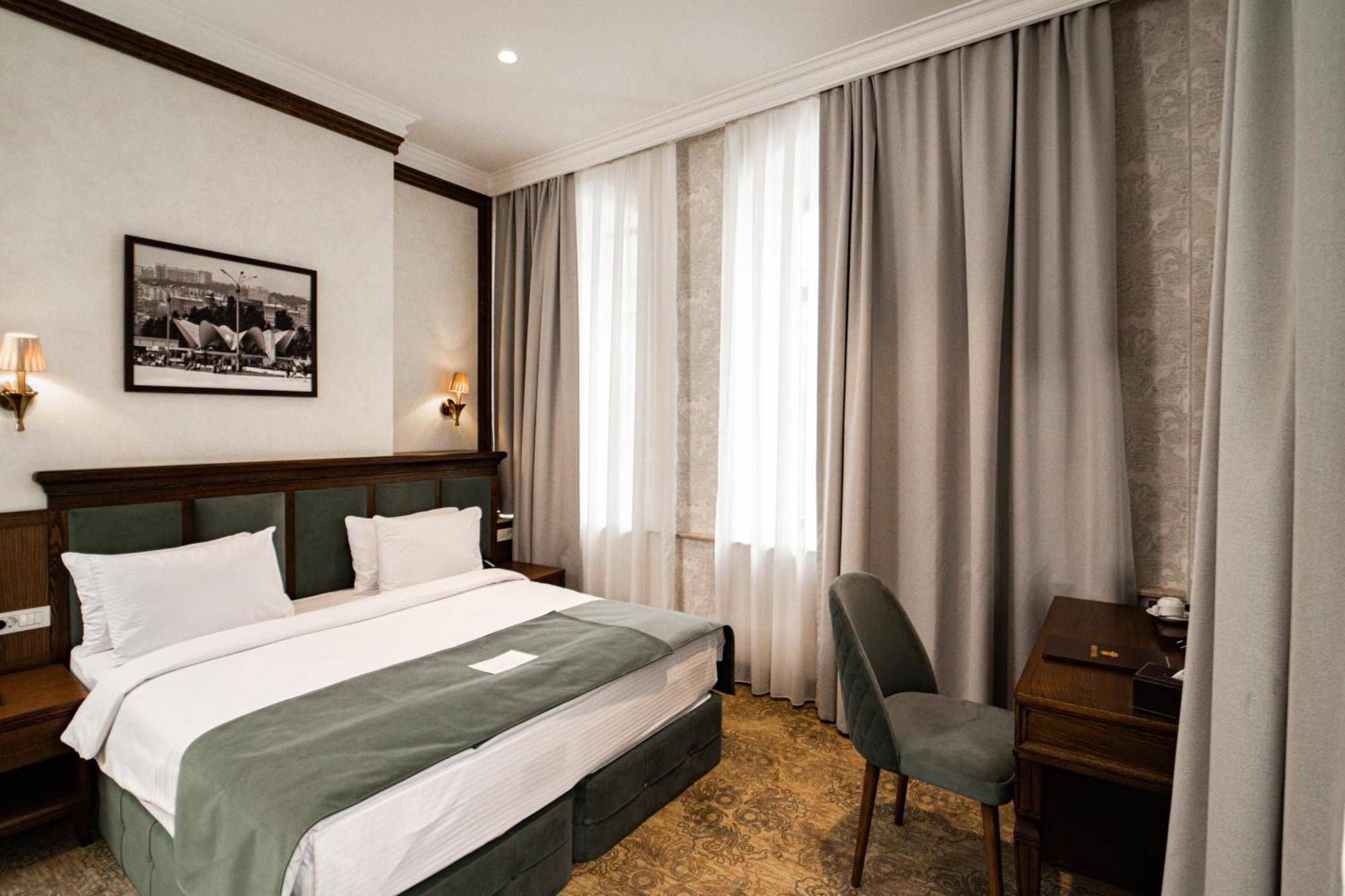 Otel Midway Bakü