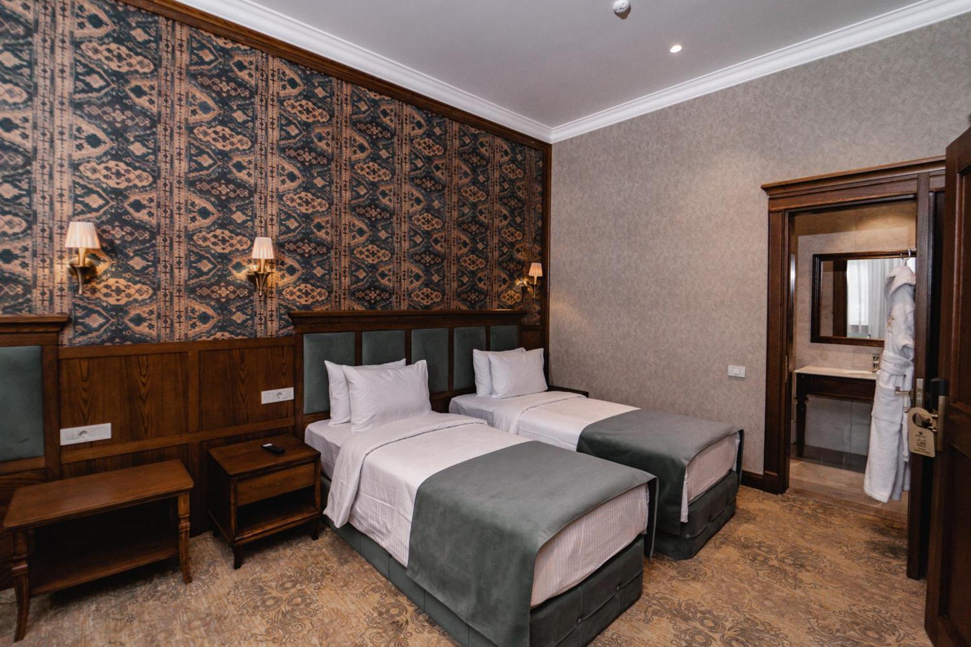 Midway Otel